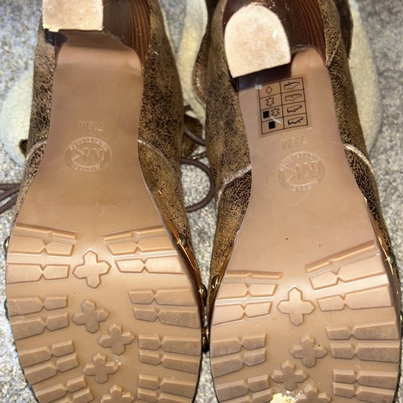 Michael Kors Sherpa Boot - Picture 5 of 9